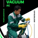 Teknisi AC sedang melakukan proses vacuum pada unit AC sebelum pengisian freon